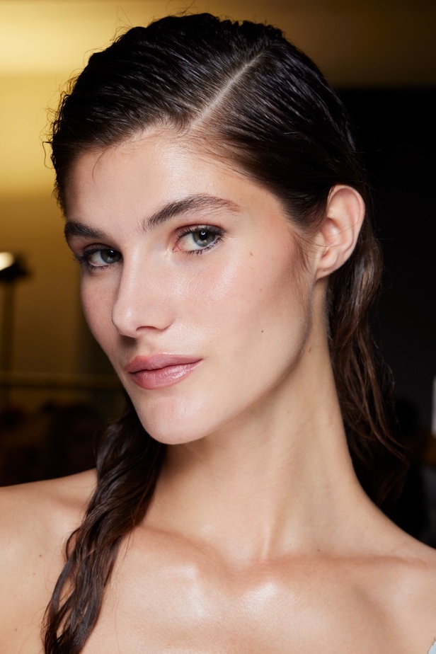 إطلالات جمالية من مجموعة جورج حبيقة للأزياء الراقية لخريف 2023