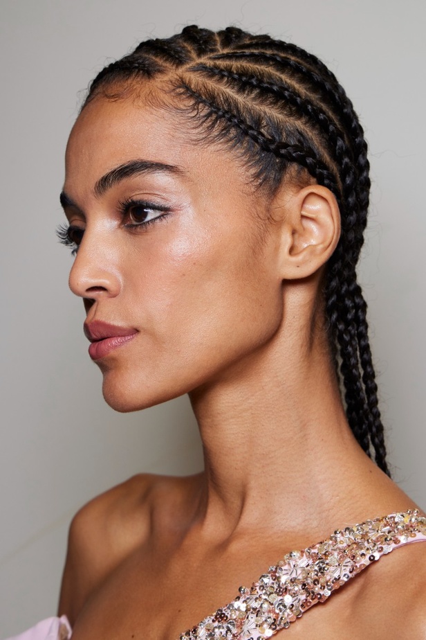 إطلالات جمالية من مجموعة جورج حبيقة للأزياء الراقية لخريف 2023