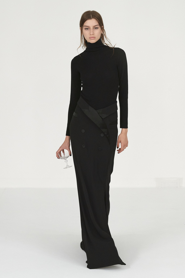 عرض أزياء Alexis Mabille لخريف وشتاء 2023- 2024.. عودة الزخرفات والساتان الى الواجهة