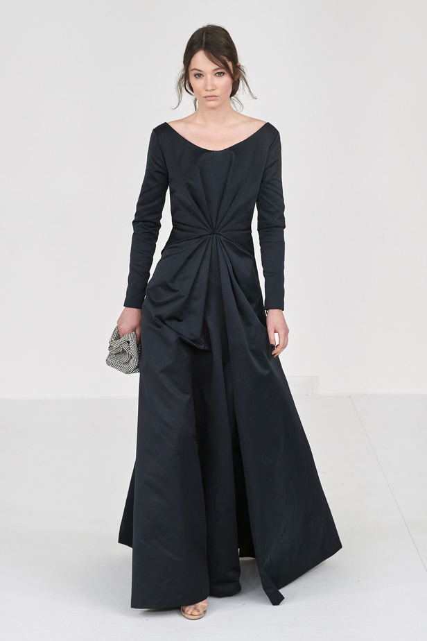 عرض أزياء Alexis Mabille لخريف وشتاء 2023- 2024.. عودة الزخرفات والساتان الى الواجهة