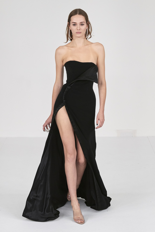 عرض أزياء Alexis Mabille لخريف وشتاء 2023- 2024.. عودة الزخرفات والساتان الى الواجهة