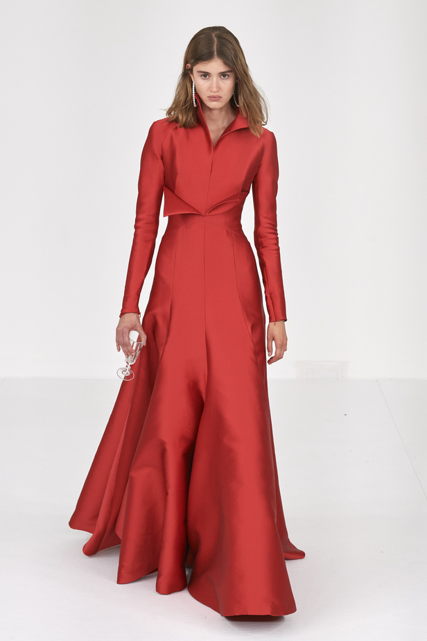 عرض أزياء Alexis Mabille لخريف وشتاء 2023- 2024.. عودة الزخرفات والساتان الى الواجهة