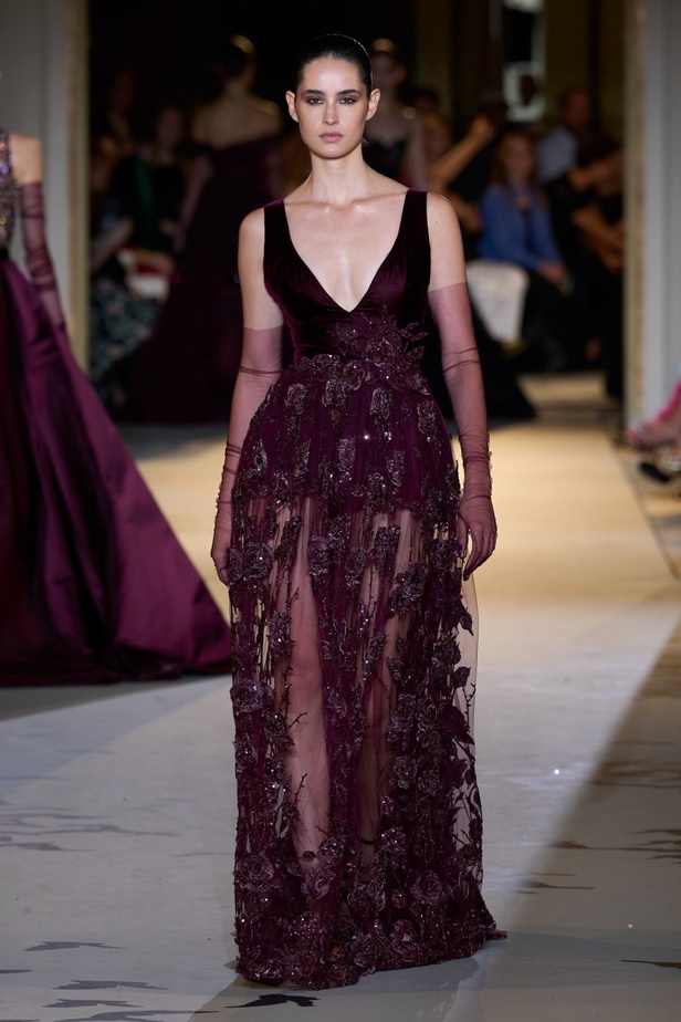 زهير مراد يكسر التقاليد ويحتضن أناقة اللون الأسود في مجموعة أزياء الهوت كوتور لخريف 2024