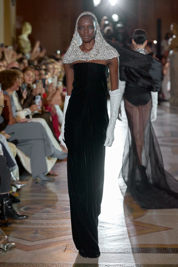 مجموعة Stéphane Rolland لخريف وشتاء 2024 تكرّم ماريا كالاس 