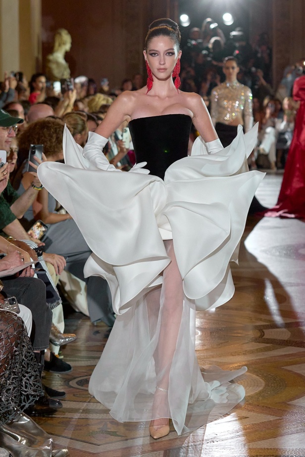 مجموعة Stéphane Rolland لخريف وشتاء 2024 تكرّم ماريا كالاس 