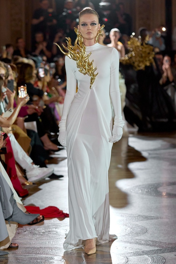 مجموعة Stéphane Rolland لخريف وشتاء 2024 تكرّم ماريا كالاس 