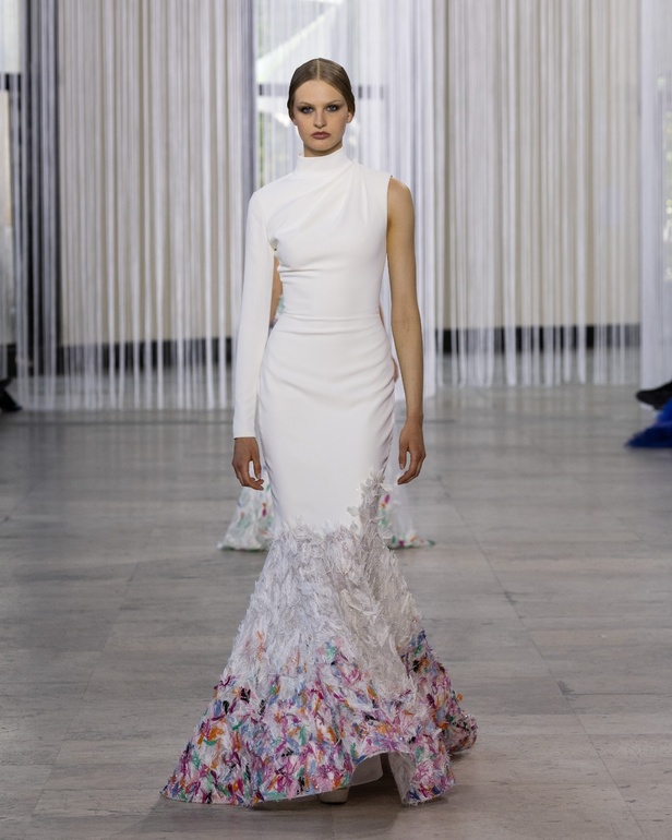 مجموعة طوني ورد للأزياء الراقية ترسم صورة فاخرة تخترق البشرة وتتسلل إلى الروح من خلال الفن والتكنولوجيا والاستدامة