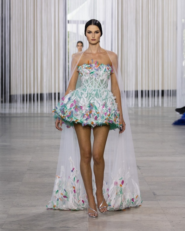 مجموعة طوني ورد للأزياء الراقية ترسم صورة فاخرة تخترق البشرة وتتسلل إلى الروح من خلال الفن والتكنولوجيا والاستدامة