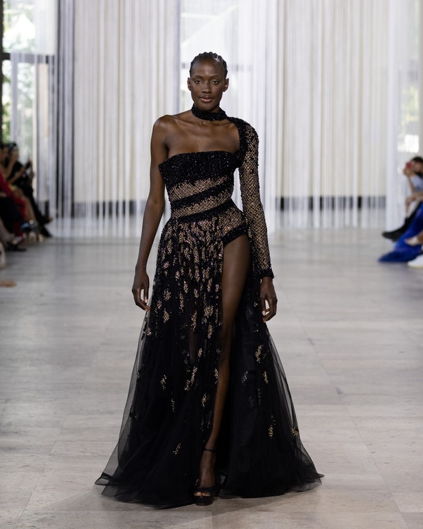 مجموعة طوني ورد للأزياء الراقية ترسم صورة فاخرة تخترق البشرة وتتسلل إلى الروح من خلال الفن والتكنولوجيا والاستدامة