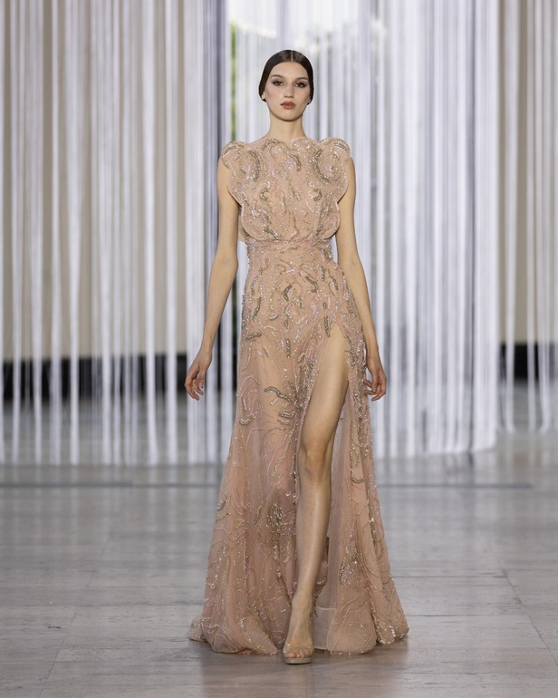 مجموعة طوني ورد للأزياء الراقية ترسم صورة فاخرة تخترق البشرة وتتسلل إلى الروح من خلال الفن والتكنولوجيا والاستدامة