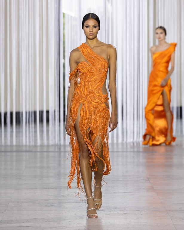 مجموعة طوني ورد للأزياء الراقية ترسم صورة فاخرة تخترق البشرة وتتسلل إلى الروح من خلال الفن والتكنولوجيا والاستدامة