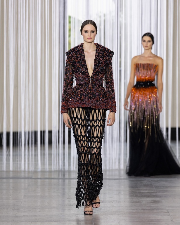 مجموعة طوني ورد للأزياء الراقية ترسم صورة فاخرة تخترق البشرة وتتسلل إلى الروح من خلال الفن والتكنولوجيا والاستدامة