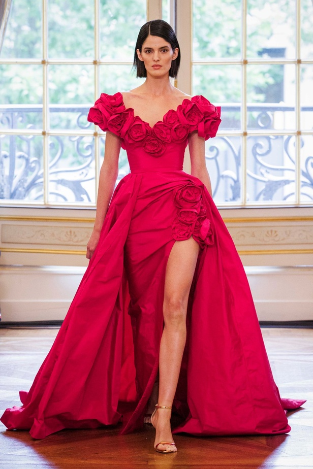 رحلة جديدة ملهمة للمصممة Tamara Ralph مع إطلاق علامتها من أسبوع الموضة الباريسي للهوت كوتور 