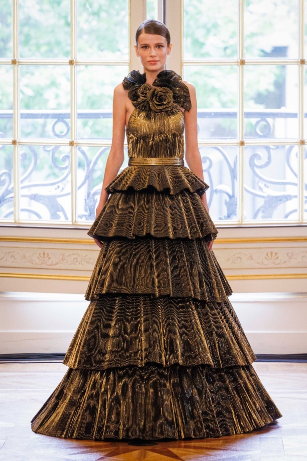 رحلة جديدة ملهمة للمصممة Tamara Ralph مع إطلاق علامتها من أسبوع الموضة الباريسي للهوت كوتور 