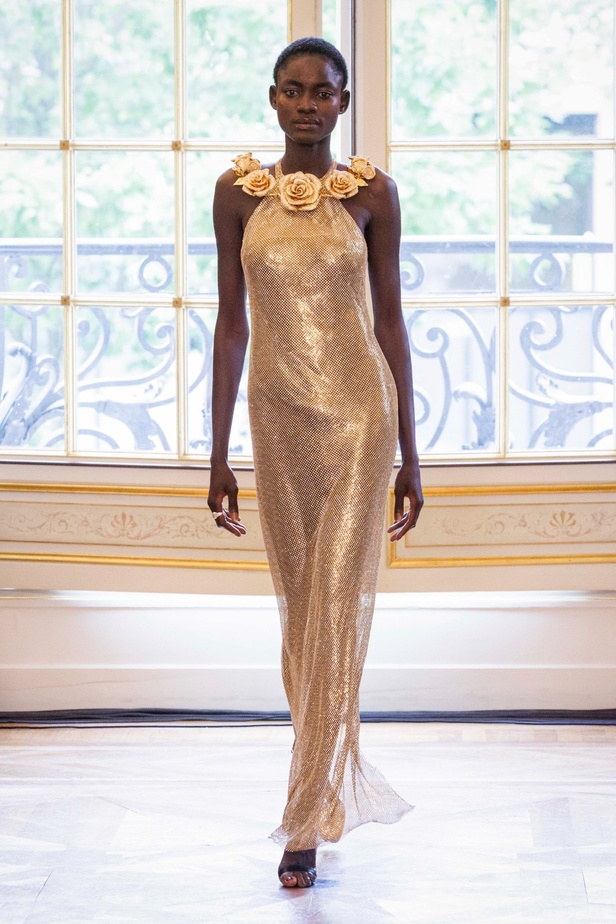 رحلة جديدة ملهمة للمصممة Tamara Ralph مع إطلاق علامتها من أسبوع الموضة الباريسي للهوت كوتور 