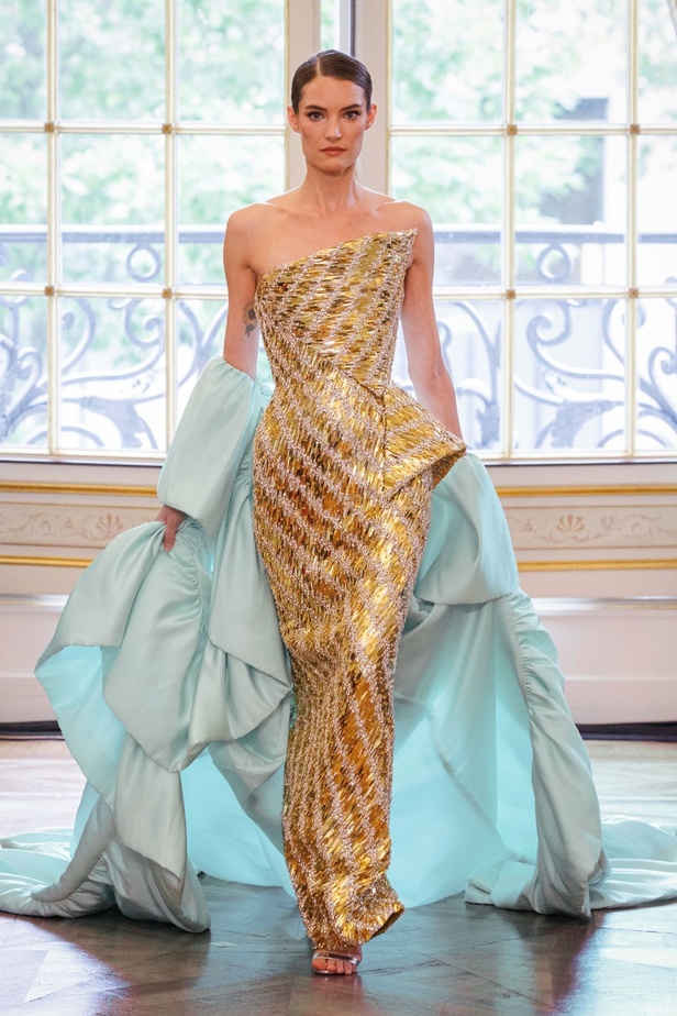 رحلة جديدة ملهمة للمصممة Tamara Ralph مع إطلاق علامتها من أسبوع الموضة الباريسي للهوت كوتور 