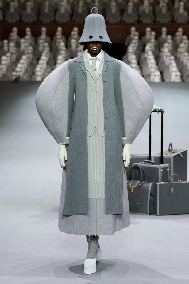 مجموعة Thom Browne للأزياء الراقية لخريف وشتاء 2024... الأزياء الهوت كوتور في شكل مسرحي