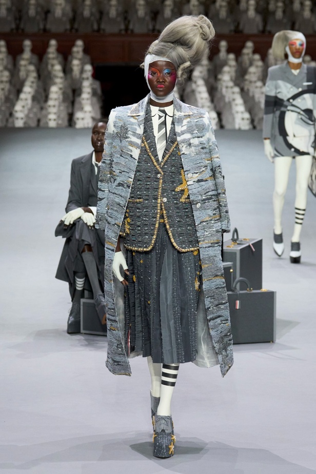 مجموعة Thom Browne للأزياء الراقية لخريف وشتاء 2024... الأزياء الهوت كوتور في شكل مسرحي