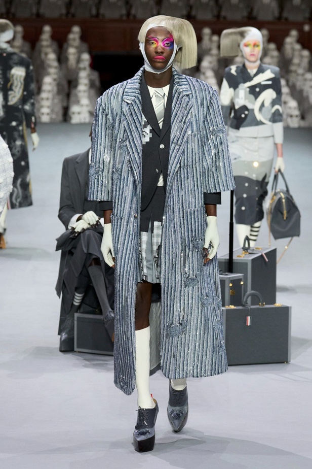 مجموعة Thom Browne للأزياء الراقية لخريف وشتاء 2024... الأزياء الهوت كوتور في شكل مسرحي