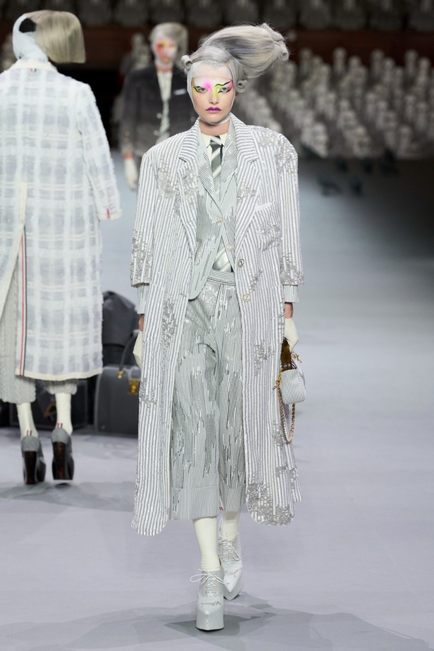 مجموعة Thom Browne للأزياء الراقية لخريف وشتاء 2024... الأزياء الهوت كوتور في شكل مسرحي