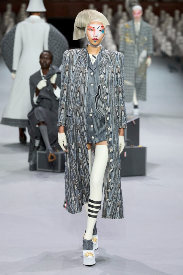 مجموعة Thom Browne للأزياء الراقية لخريف وشتاء 2024... الأزياء الهوت كوتور في شكل مسرحي