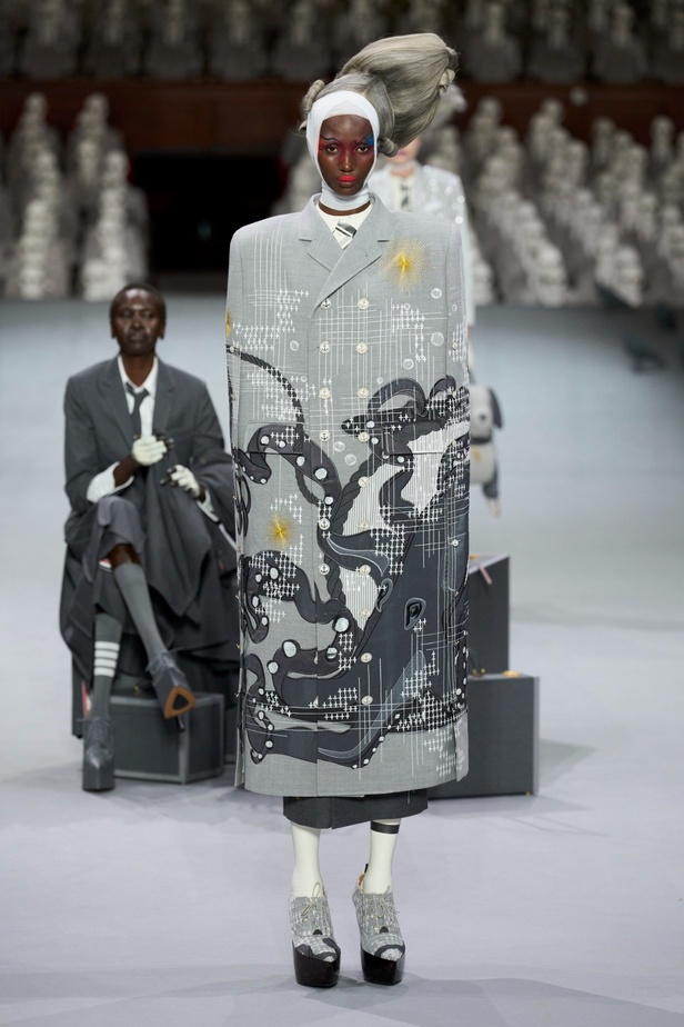 مجموعة Thom Browne للأزياء الراقية لخريف وشتاء 2024... الأزياء الهوت كوتور في شكل مسرحي