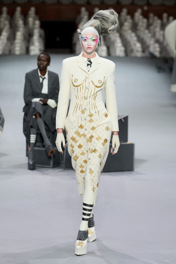 مجموعة Thom Browne للأزياء الراقية لخريف وشتاء 2024... الأزياء الهوت كوتور في شكل مسرحي