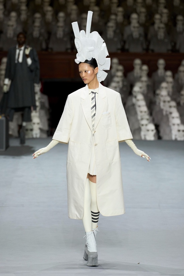 مجموعة Thom Browne للأزياء الراقية لخريف وشتاء 2024... الأزياء الهوت كوتور في شكل مسرحي