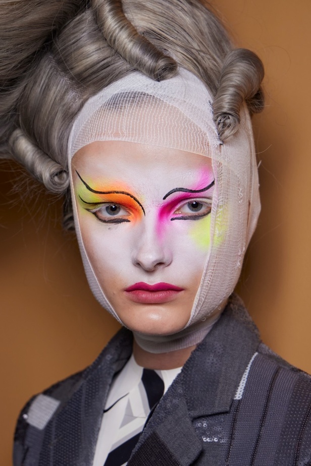 إطلالات جمالية من عرض مجموعة Thom Browne للأزياء الراقية لخريف وشتاء 2024