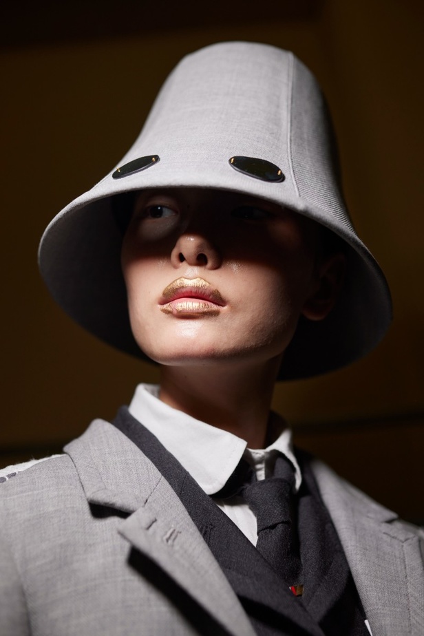 إطلالات جمالية من عرض مجموعة Thom Browne للأزياء الراقية لخريف وشتاء 2024