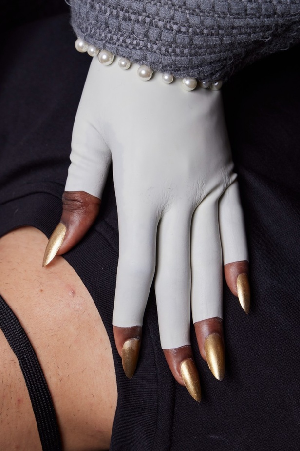 إطلالات جمالية من عرض مجموعة Thom Browne للأزياء الراقية لخريف وشتاء 2024