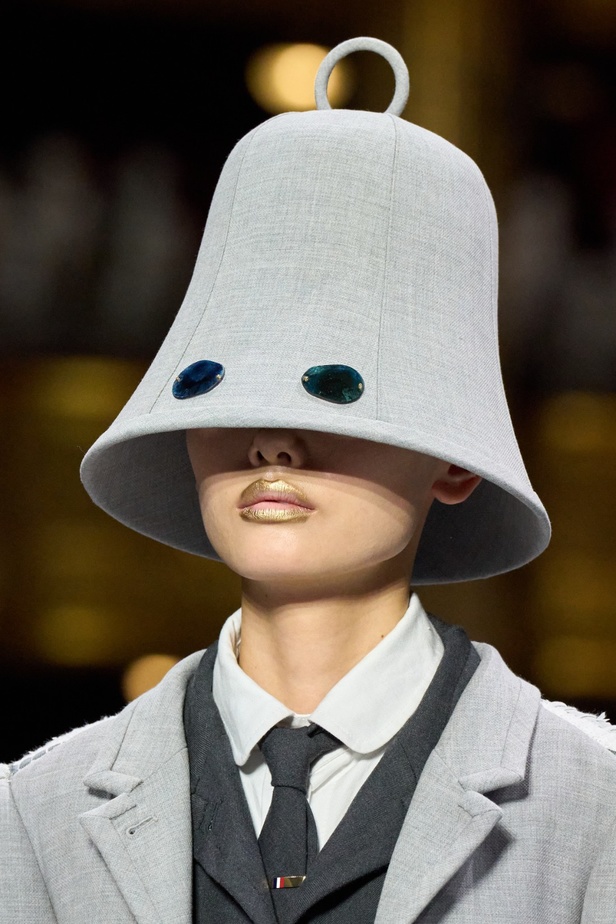 مجموعة Thom Browne للأزياء الراقية لخريف وشتاء 2024... الأزياء الهوت كوتور في شكل مسرحي