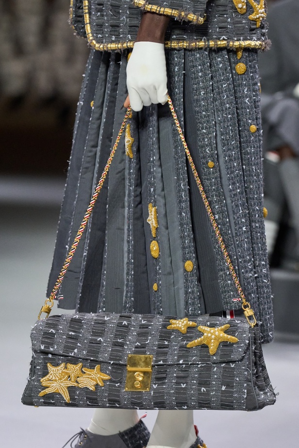 مجموعة Thom Browne للأزياء الراقية لخريف وشتاء 2024... الأزياء الهوت كوتور في شكل مسرحي