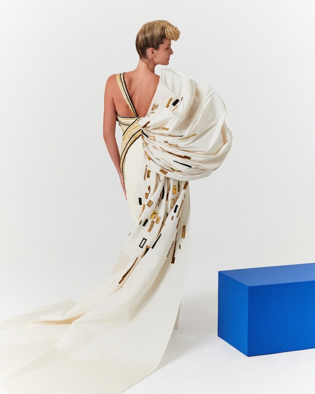 قزي وأوسطا يقدمان مجموعة "الربيع المقدس" لخريف وشتاء 2023-2024 للأزياء الراقية