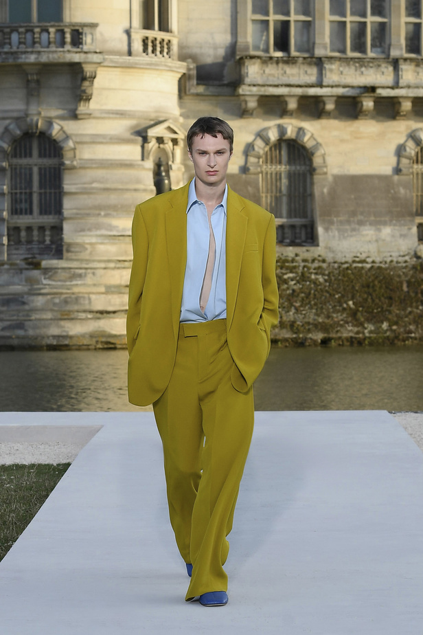 الدانتيل والكشكش عنوان الأناقة في مجموعة Valentino للهوت كوتور 2023-2024