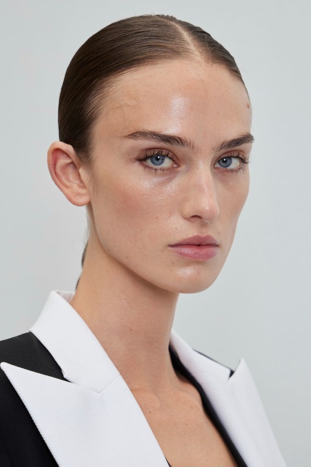 عودة اللون الأسود الى الواجهة مع مجموعةAlexandre Vauthier  لخريف وشتاء 2024 في باريس