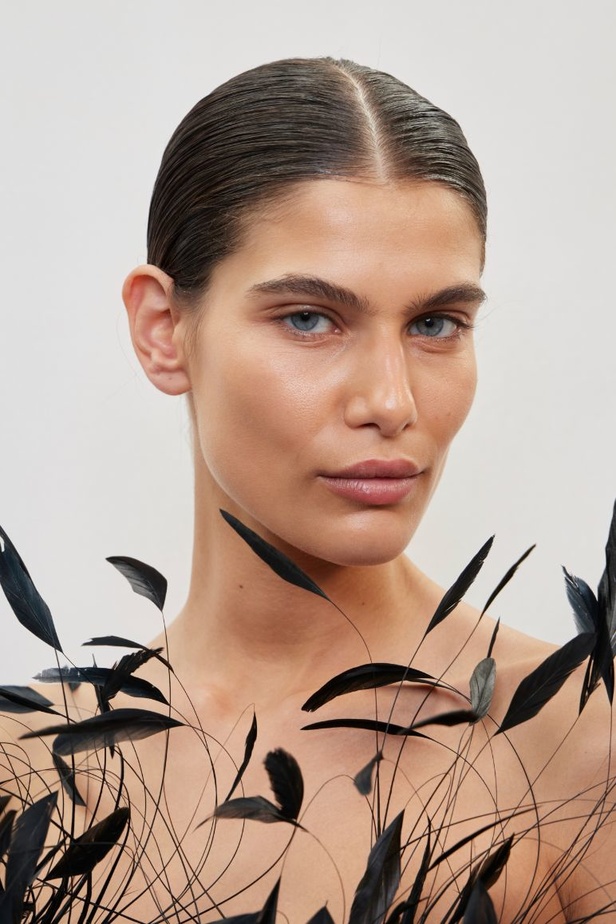 عودة اللون الأسود الى الواجهة مع مجموعةAlexandre Vauthier  لخريف وشتاء 2024 في باريس