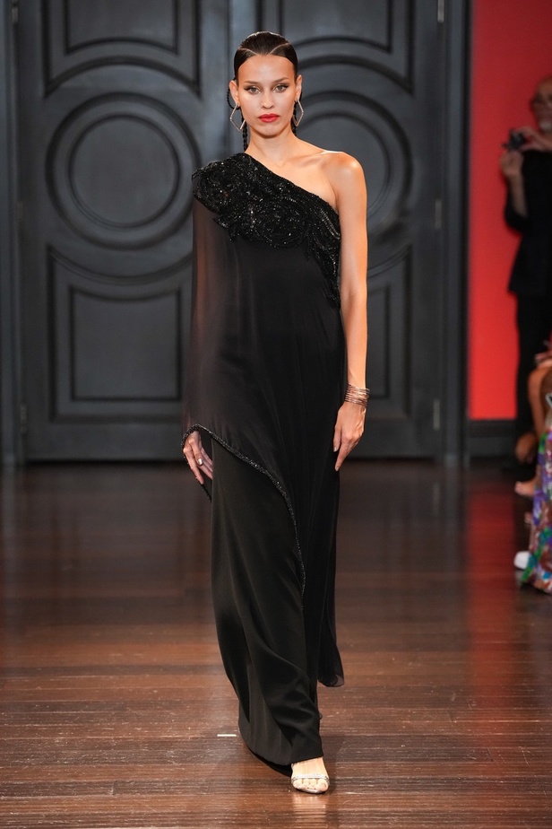 مجموعة Naeem Khan لربيع وصيف 2024 في نيويورك