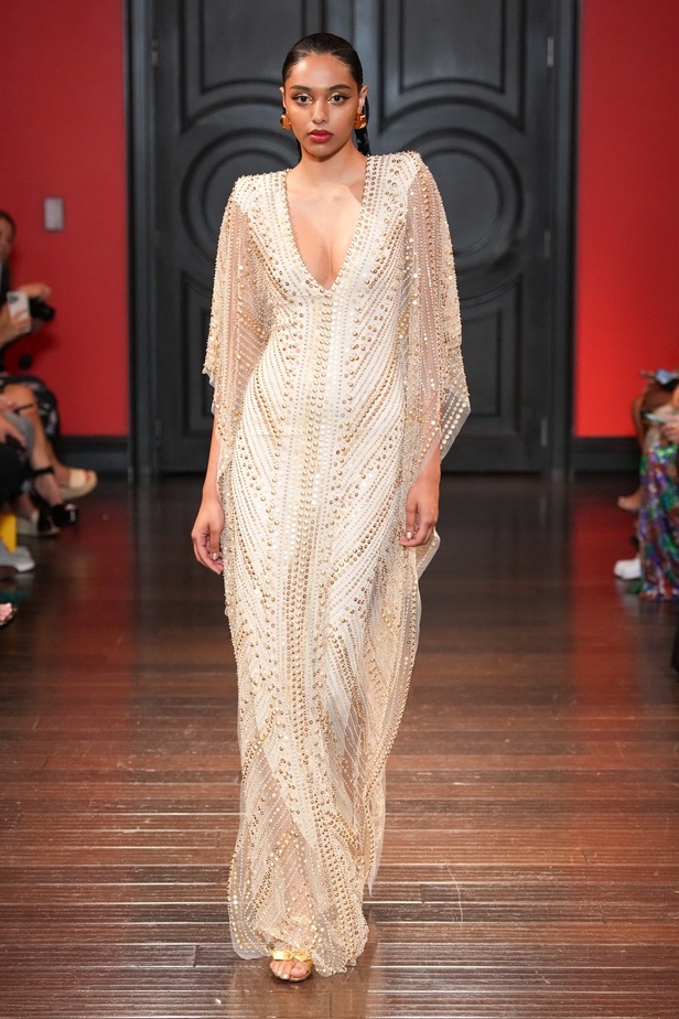 مجموعة Naeem Khan لربيع وصيف 2024 في نيويورك