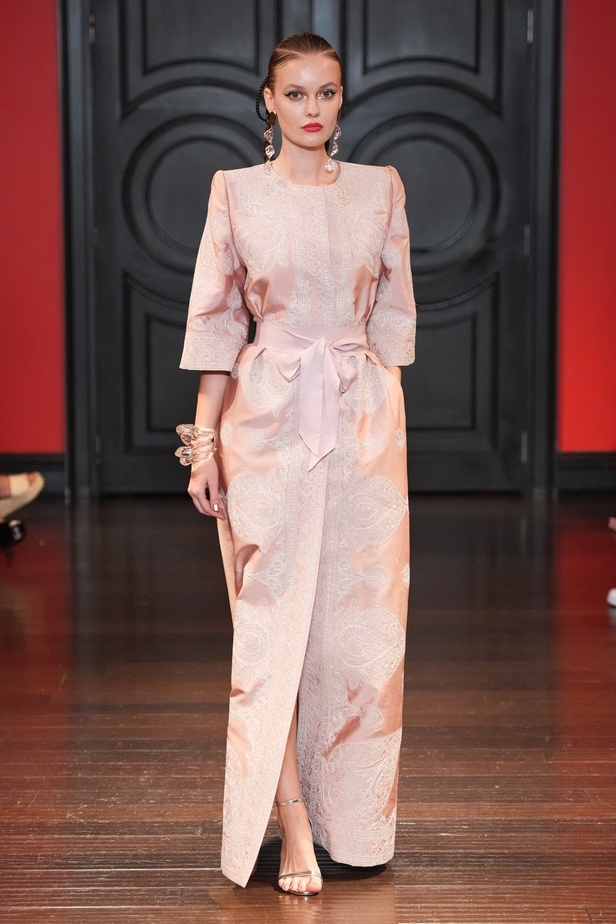 مجموعة Naeem Khan لربيع وصيف 2024 في نيويورك