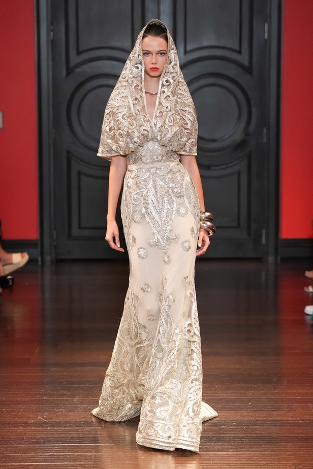 مجموعة Naeem Khan لربيع وصيف 2024 في نيويورك