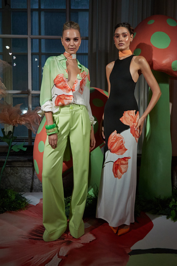 مجموعة  Alice + Olivia لربيع وصيف 2024 في نيويورك