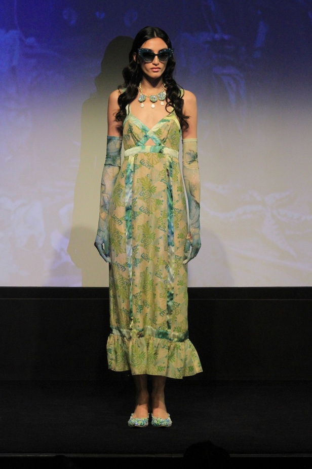 مجموعة Anna Sui لربيع وصيف 2024 تنقلنا إلى عالم البحار