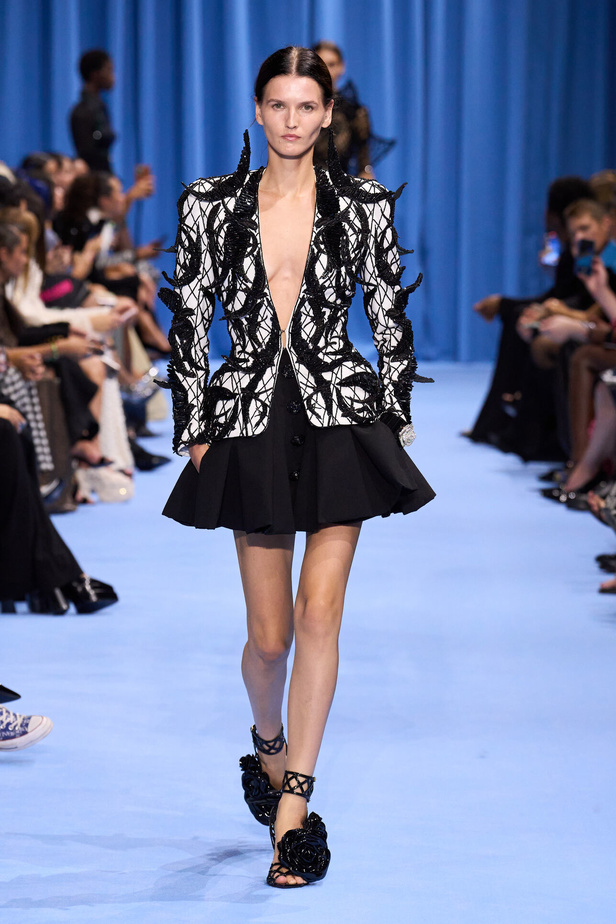 مجموعة Balmain لموسم ربيع وصيف 2024