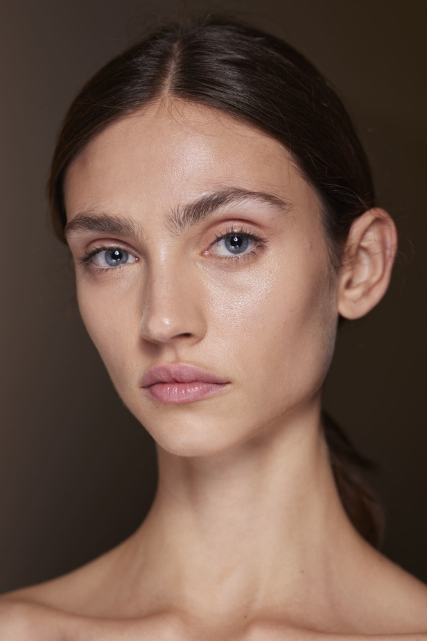 مجموعة Balmain تليق بتطلعات المرأة في عالم الموضة.. ورود ونقشات وزخرفات تغني صيف 2024