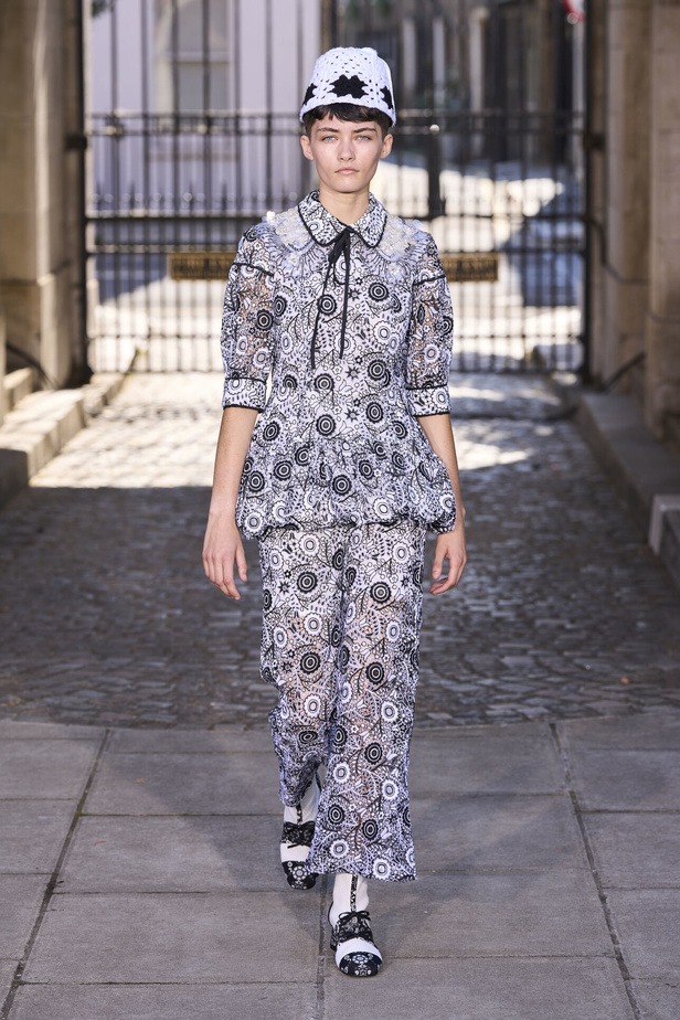 حنين الى الطفولة وبلده الأمّ في مجموعة BORA AKSU لربيع وصيف 2024