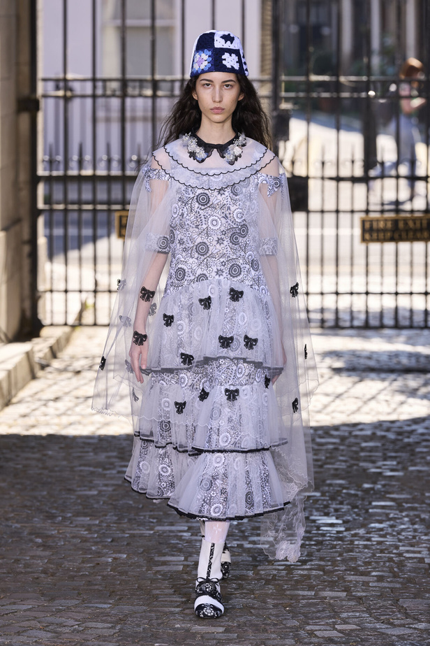 حنين الى الطفولة وبلده الأمّ في مجموعة BORA AKSU لربيع وصيف 2024