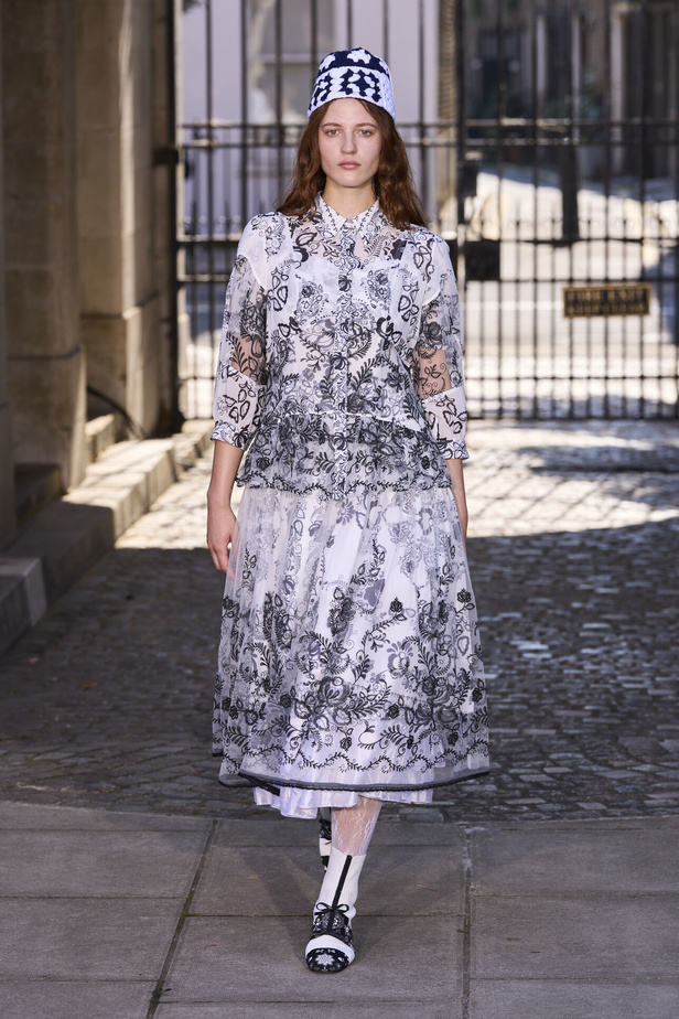 حنين الى الطفولة وبلده الأمّ في مجموعة BORA AKSU لربيع وصيف 2024