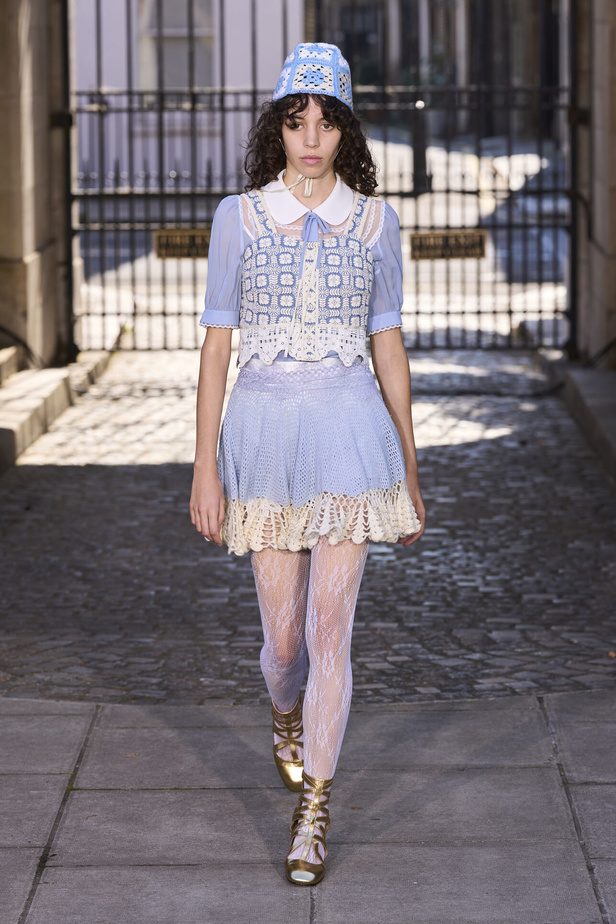 حنين الى الطفولة وبلده الأمّ في مجموعة BORA AKSU لربيع وصيف 2024