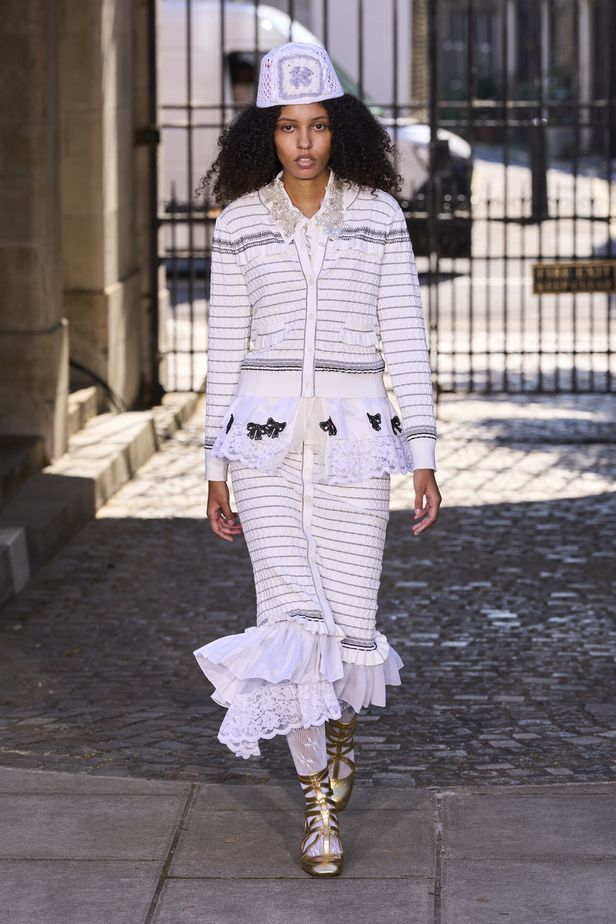 حنين الى الطفولة وبلده الأمّ في مجموعة BORA AKSU لربيع وصيف 2024